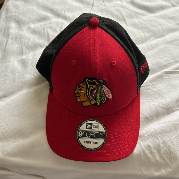 NWT 9 Forty New Era 100% Poly.Fits Most Sizes  Red/Black Chi Blackhawk Ball Cap - Picture 5 of 7